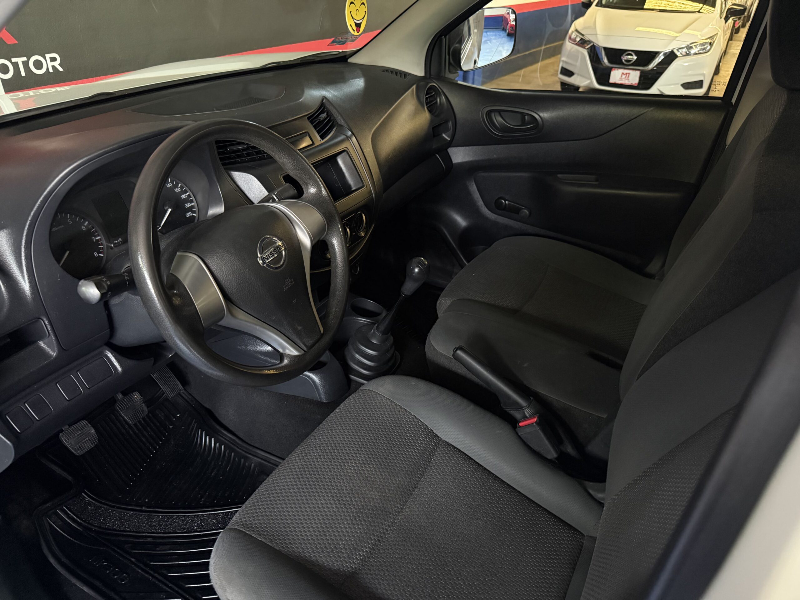 NISSAN NP300 ESTACAS TM DH 2020