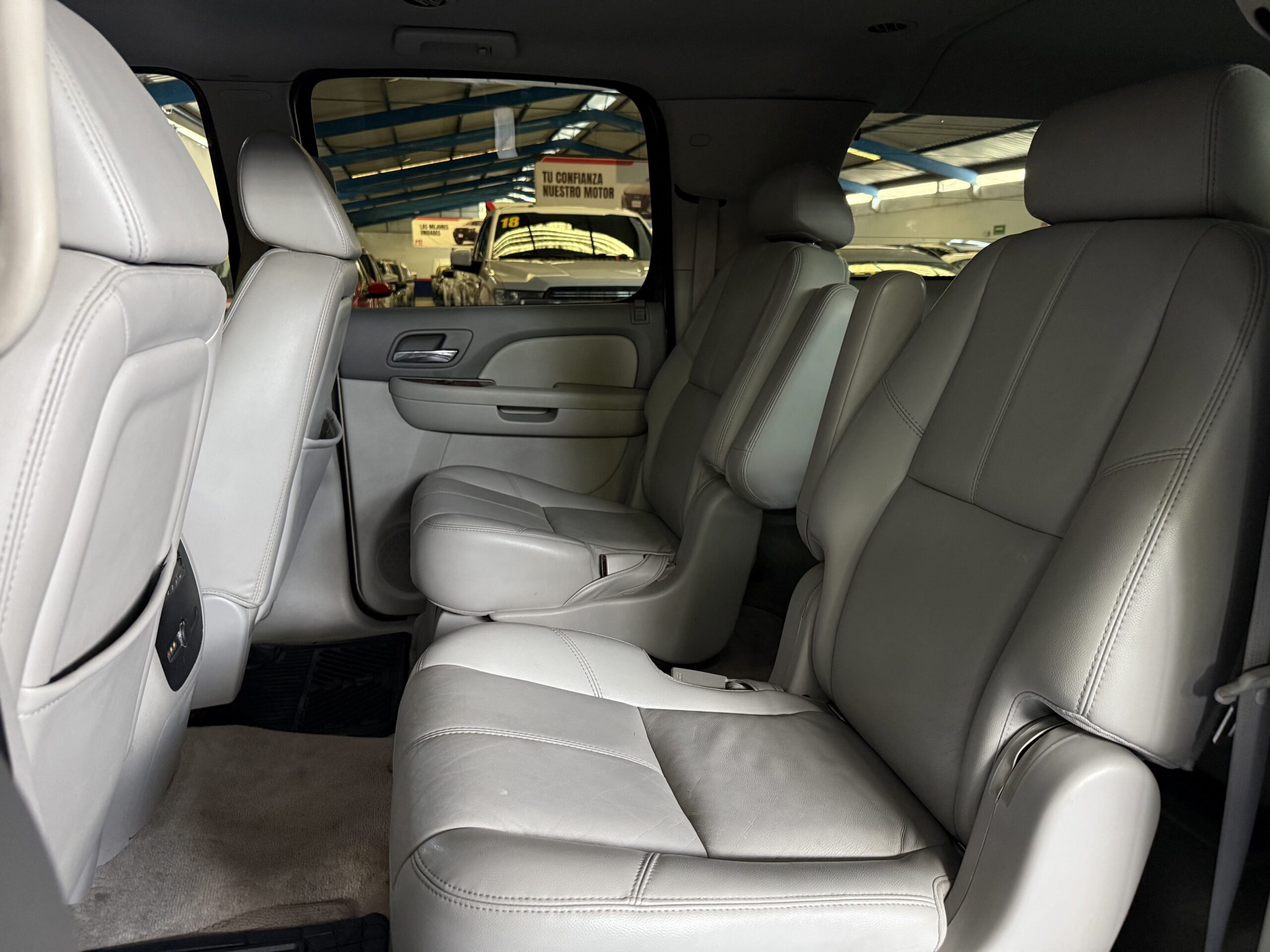 CHEVROLET SUBURBAN 4X2 2007