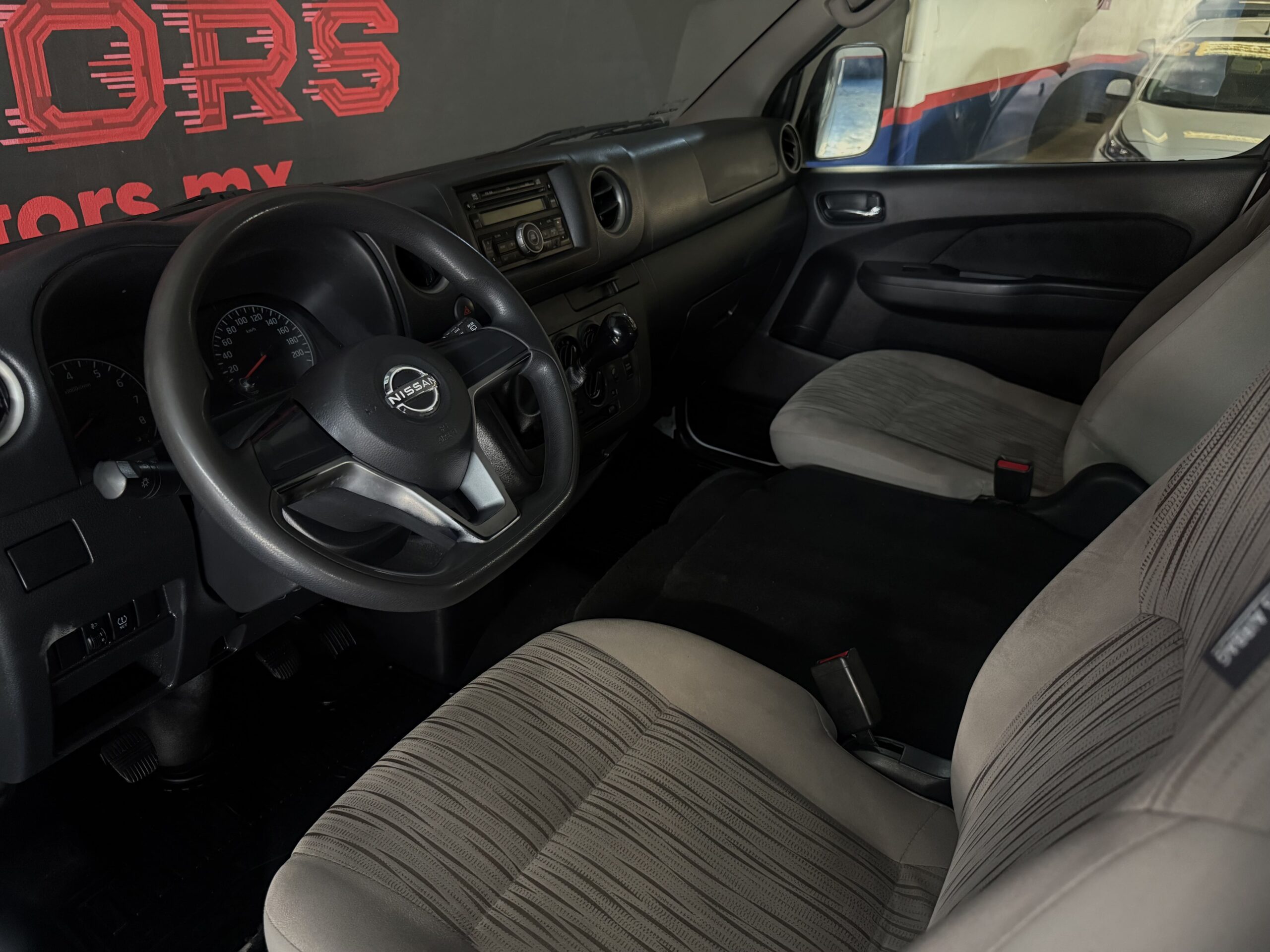 NISSAN URVAN 14 PASAJEROS 2023