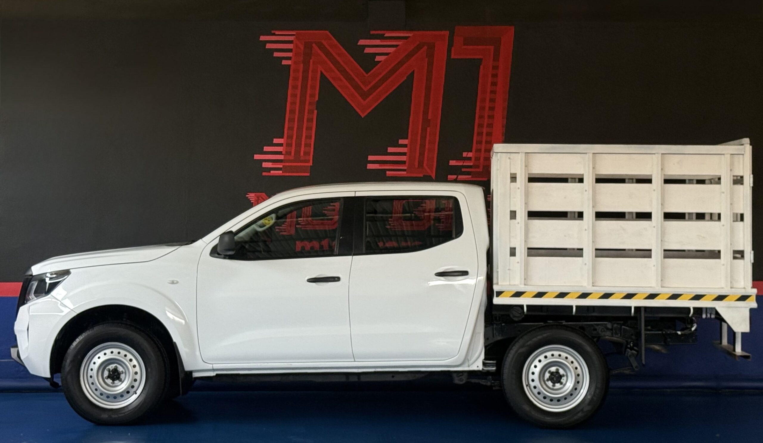 NISSAN NP300 ESTACAS TM 2023