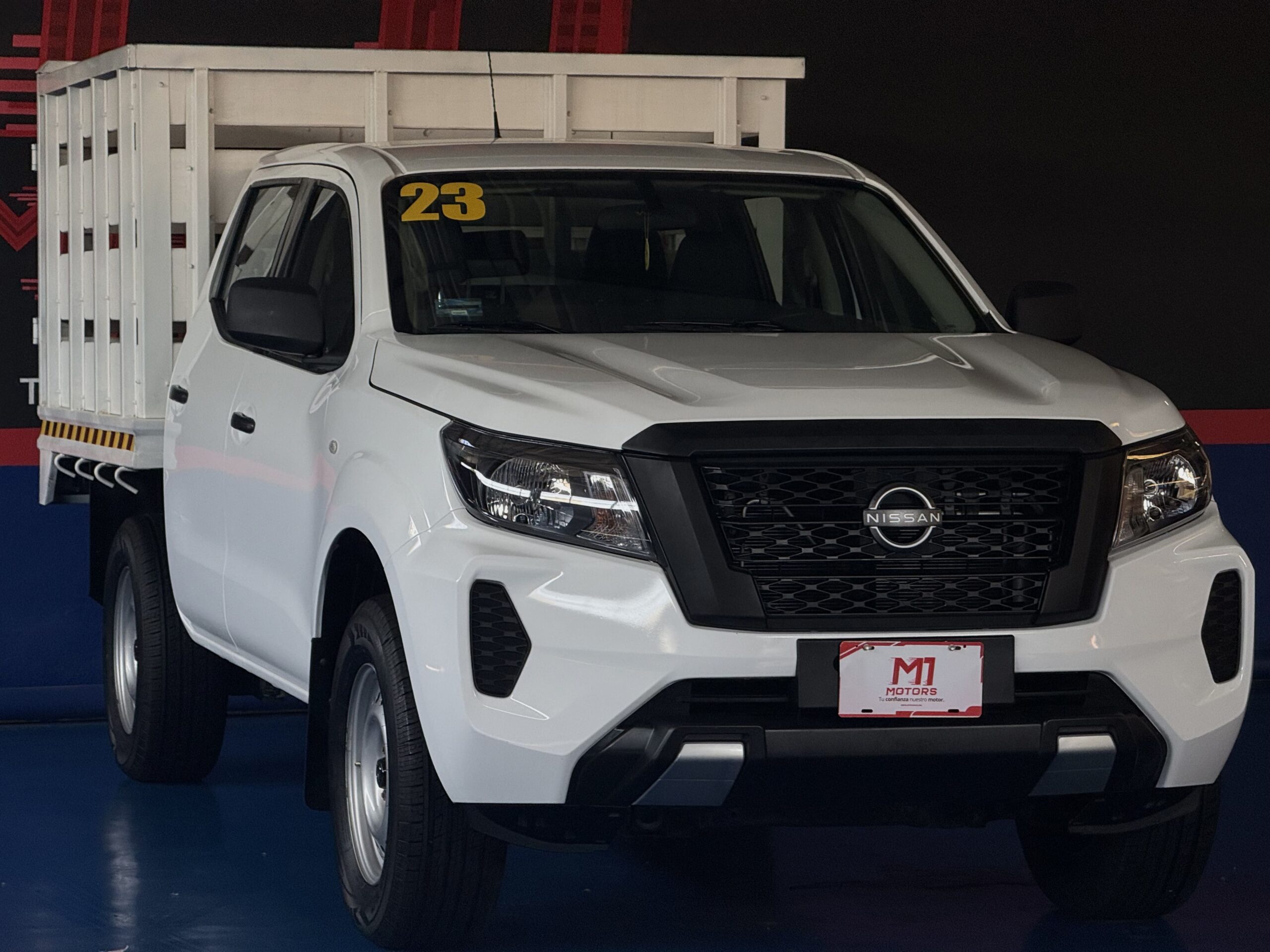 NISSAN NP300 ESTACAS TM 2023