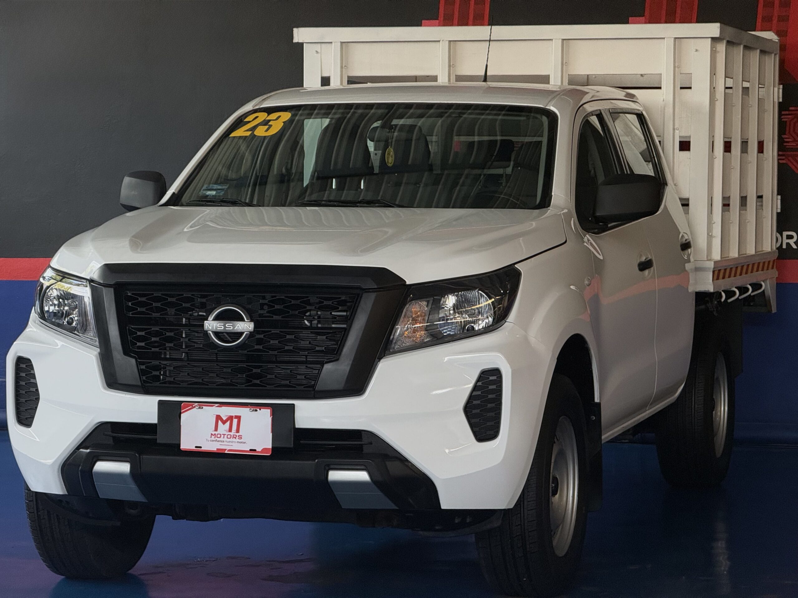 NISSAN NP300 ESTACAS TM 2023