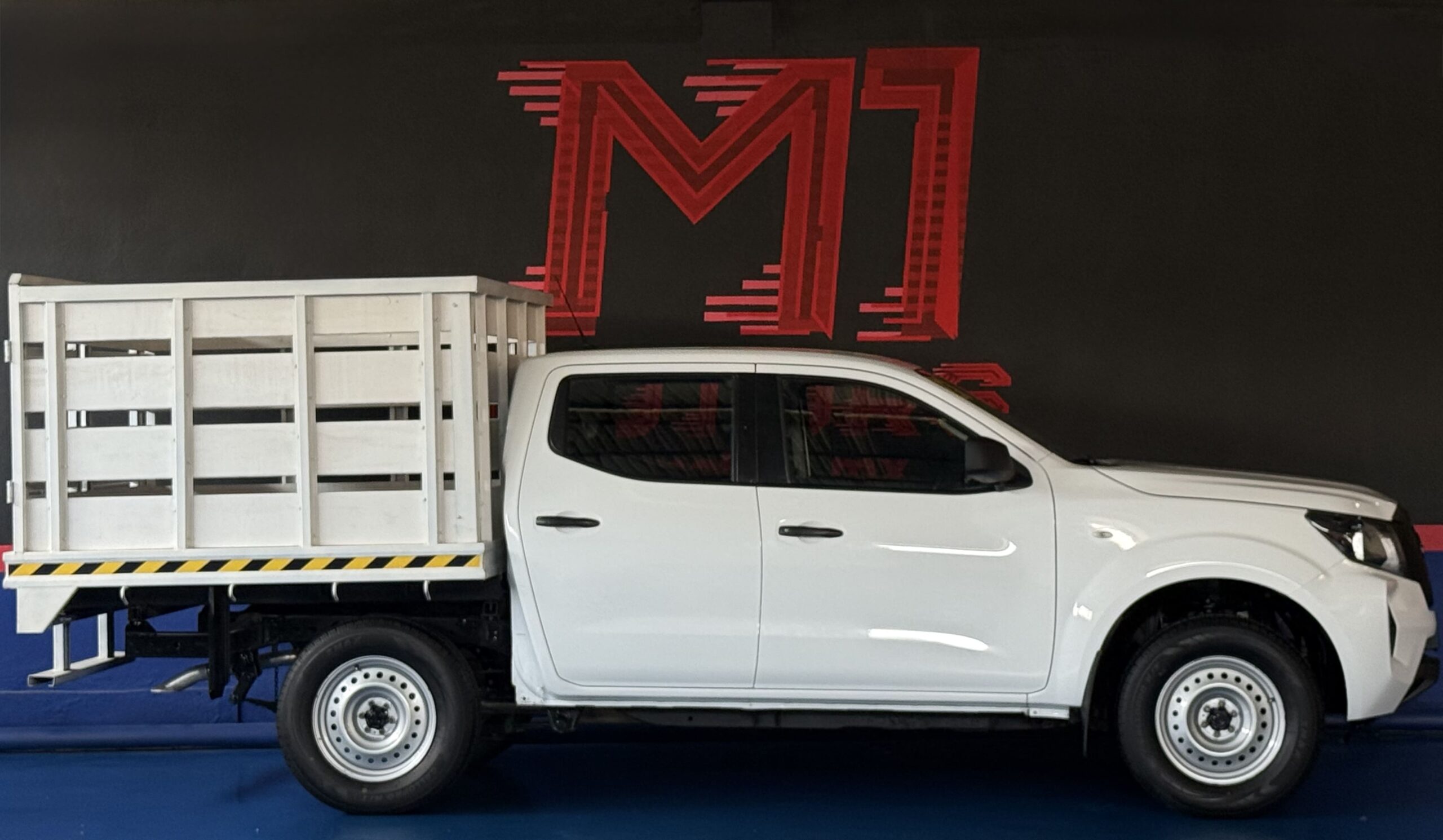 NISSAN NP300 ESTACAS TM 2023