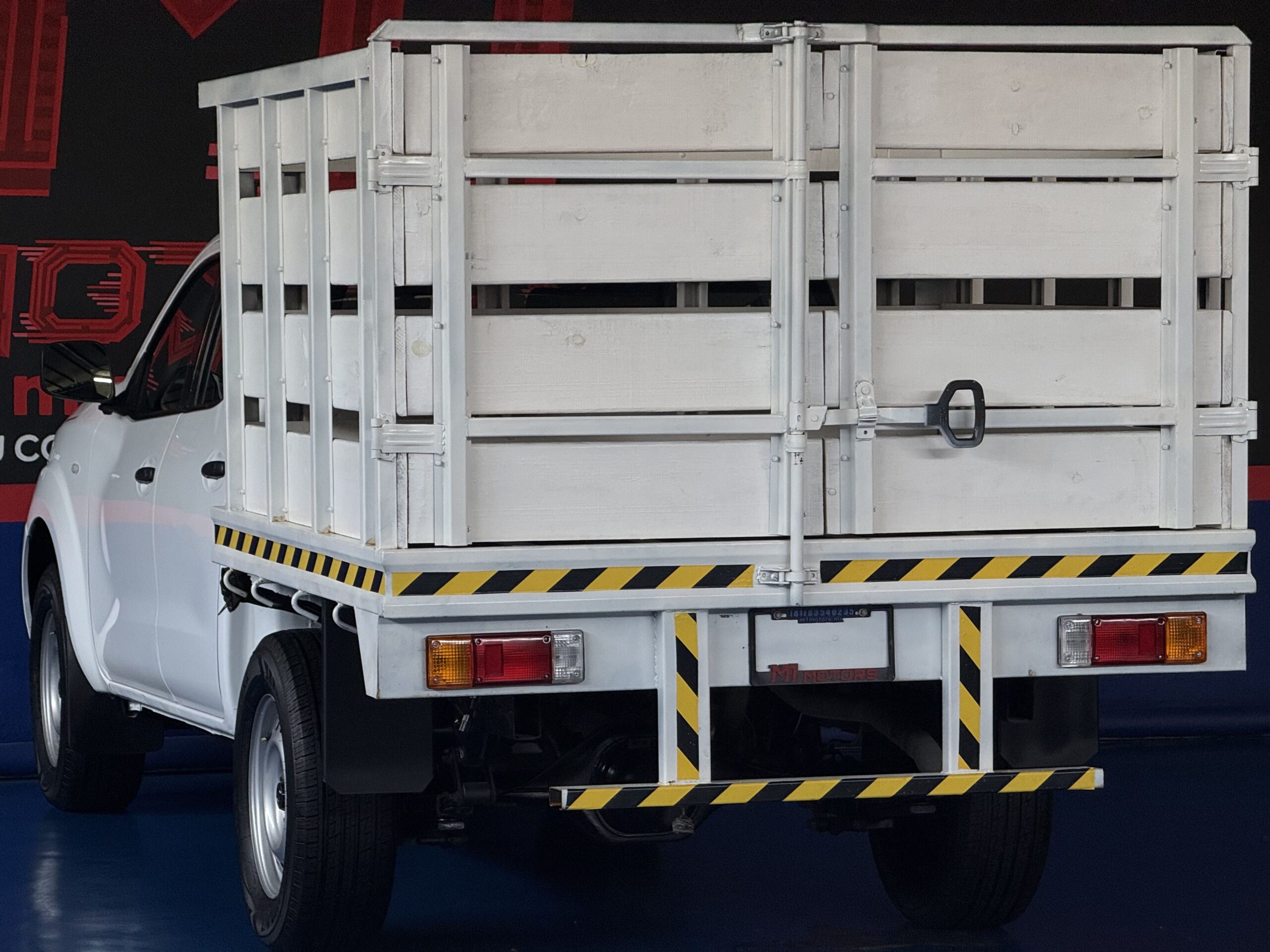 NISSAN NP300 ESTACAS TM 2023