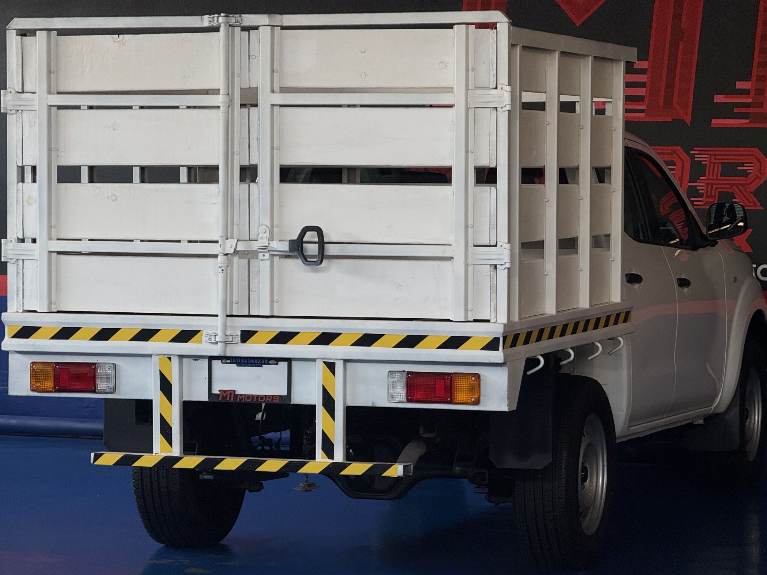 NISSAN NP300 ESTACAS TM 2023