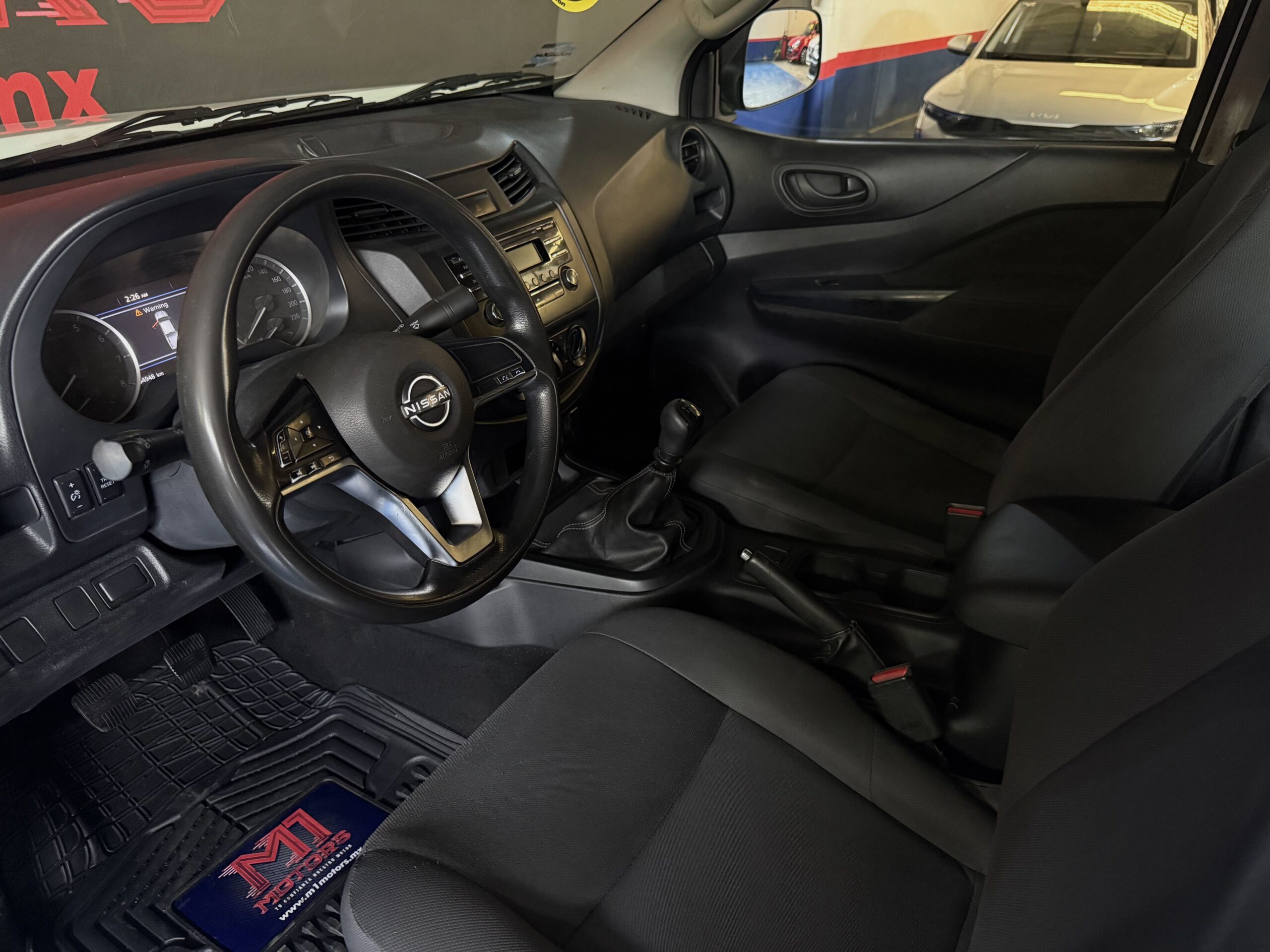 NISSAN NP300 ESTACAS TM 2023