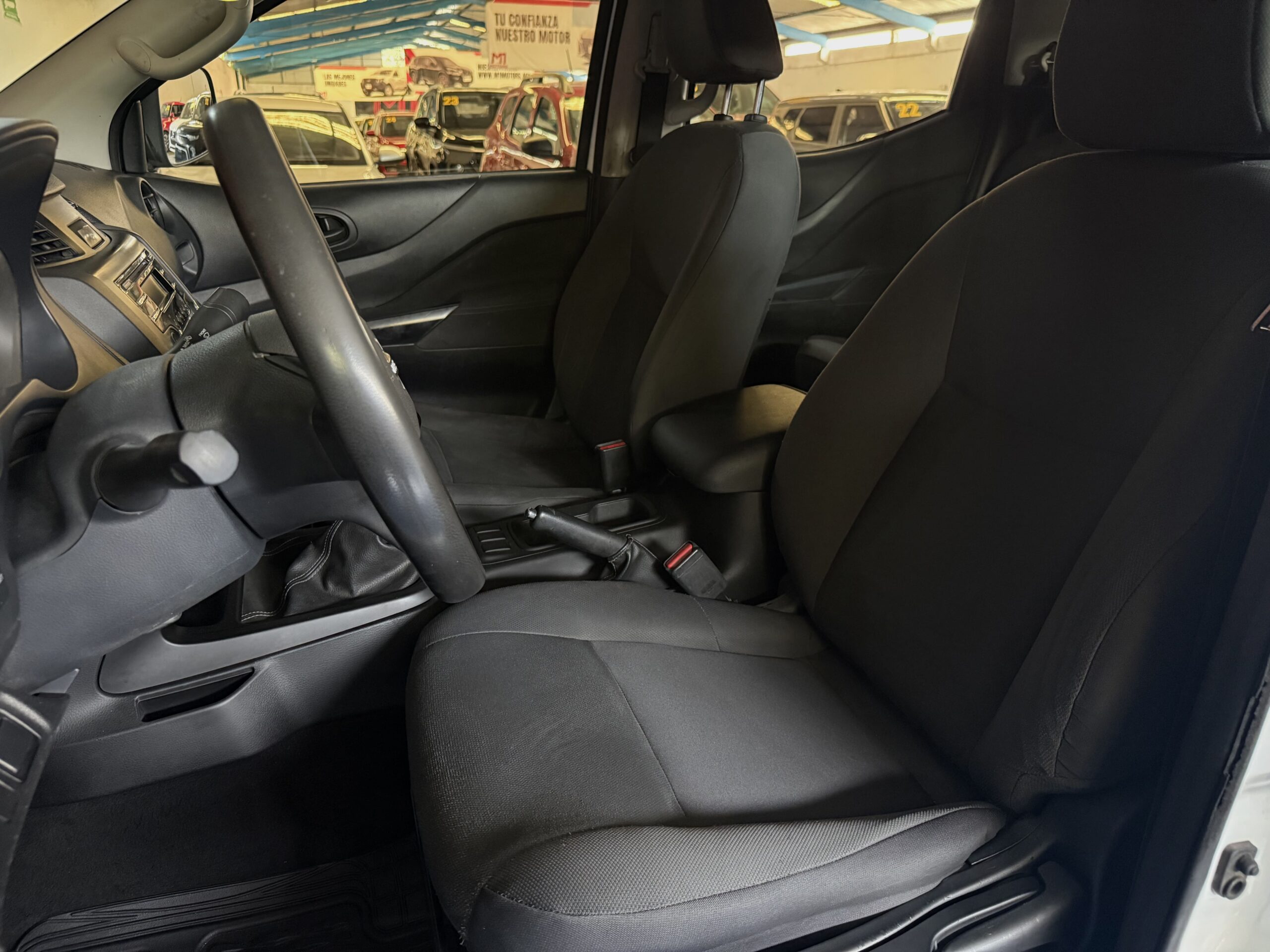 NISSAN NP300 ESTACAS TM 2023