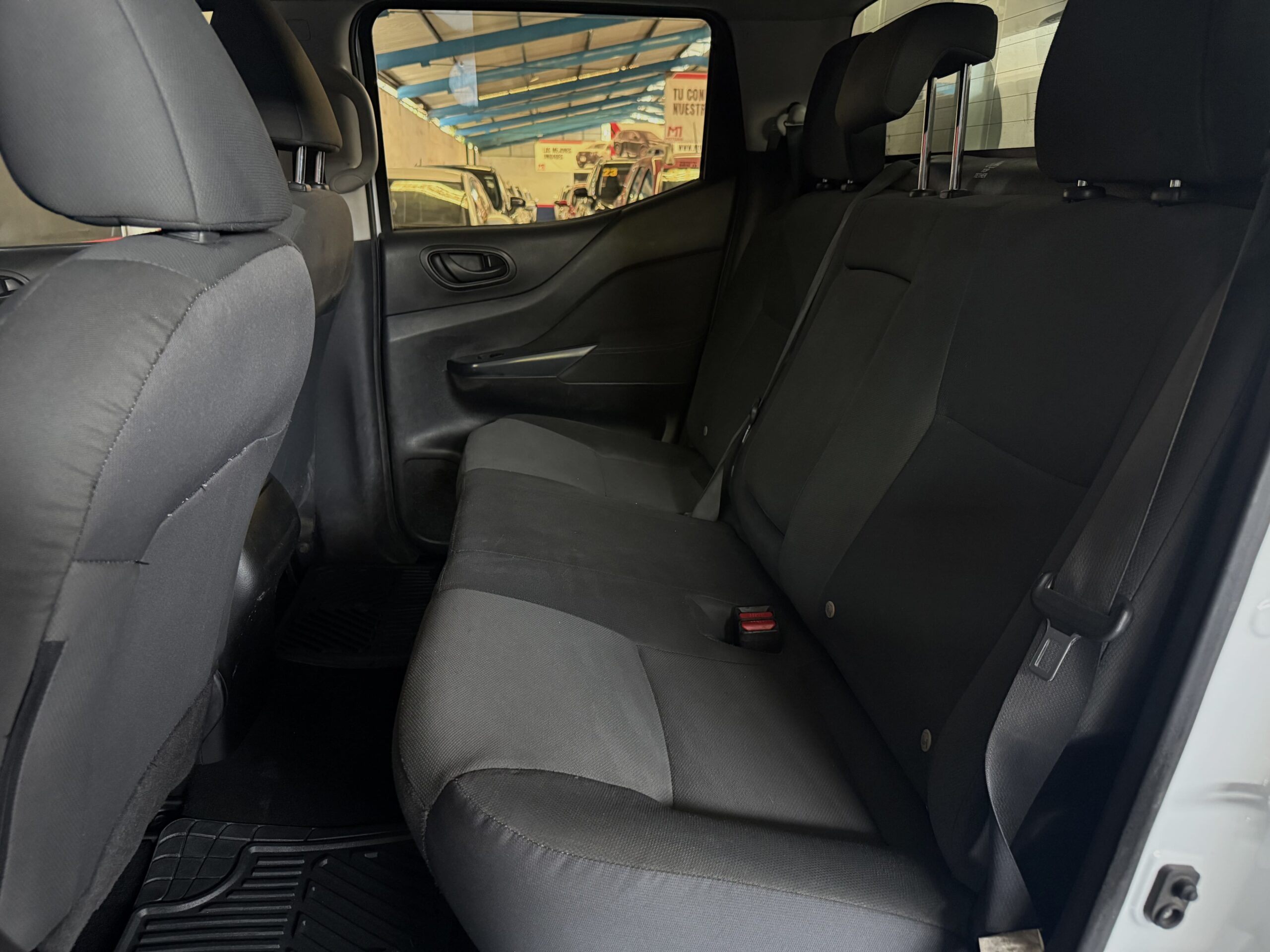 NISSAN NP300 ESTACAS TM 2023
