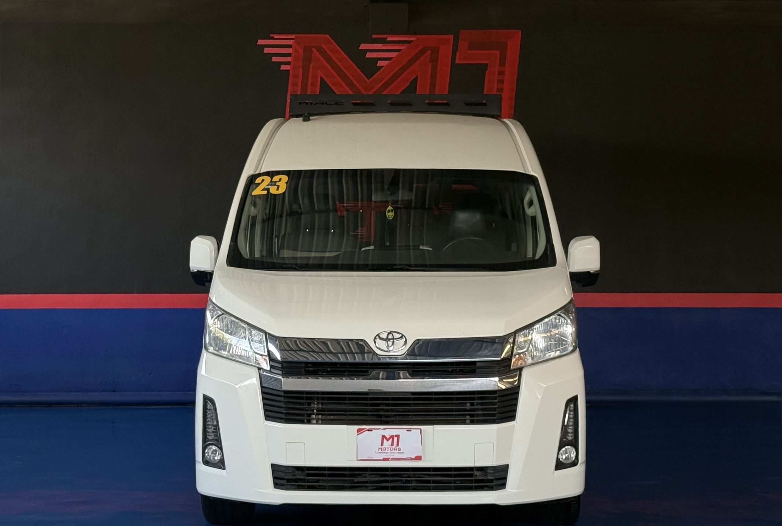 TOYOTA HIACE 12 PASAJ 2023