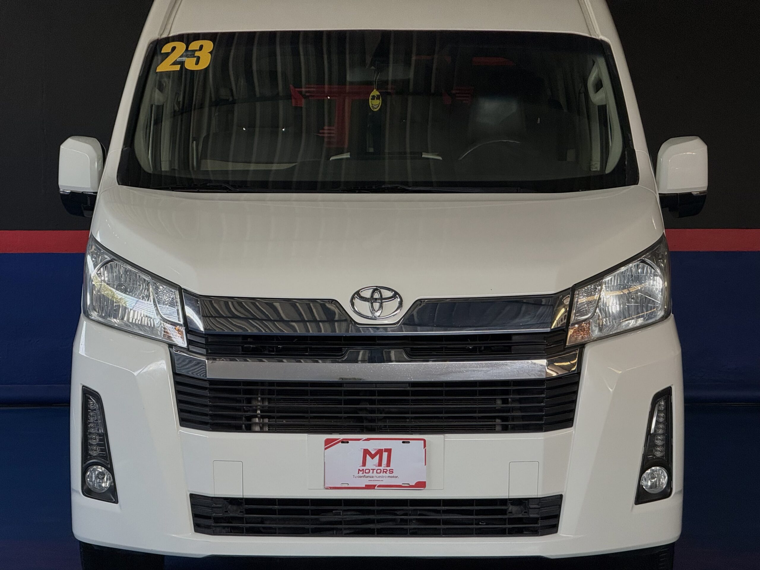 TOYOTA HIACE 12 PASAJ 2023