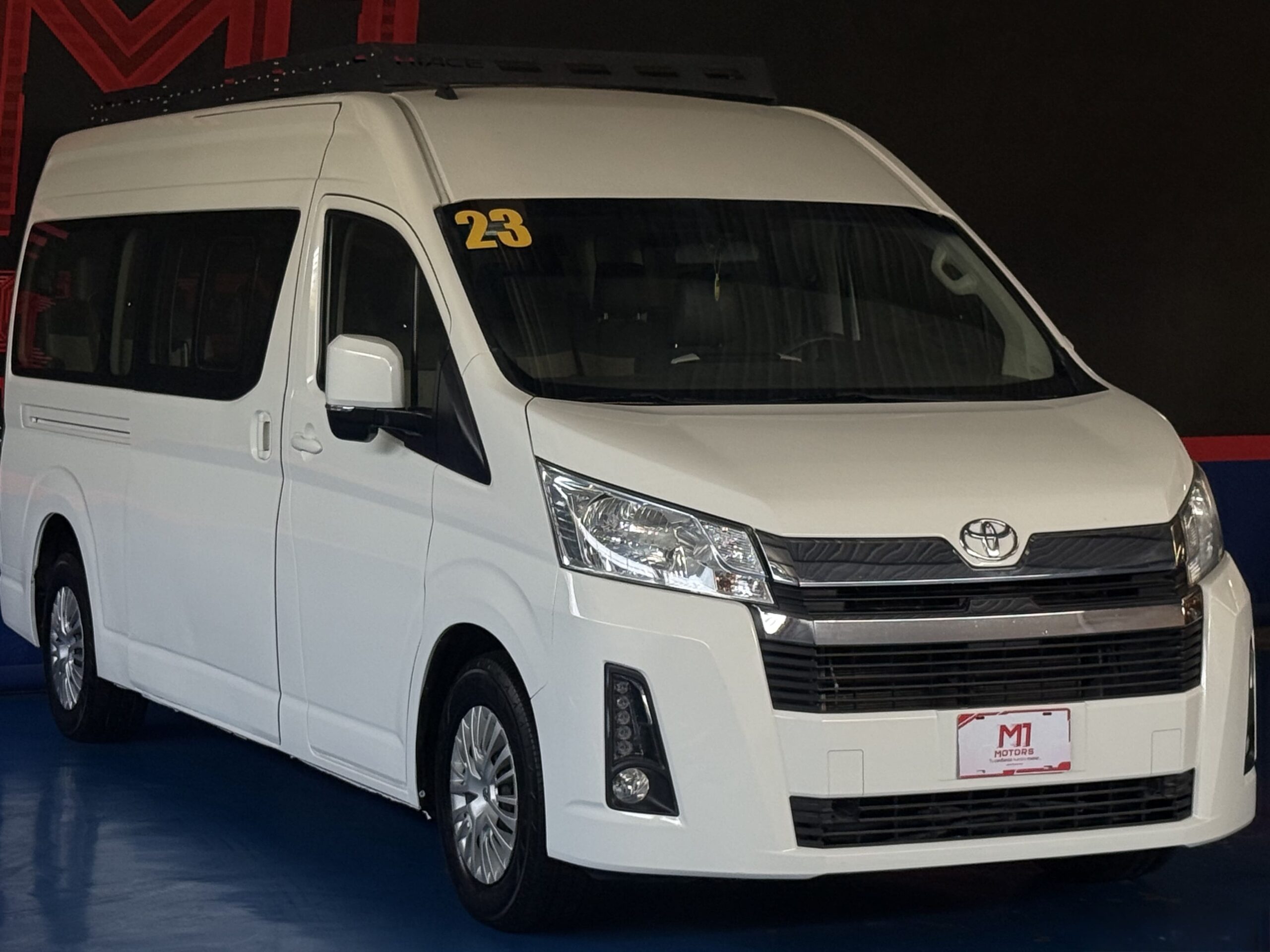 TOYOTA HIACE 12 PASAJ 2023