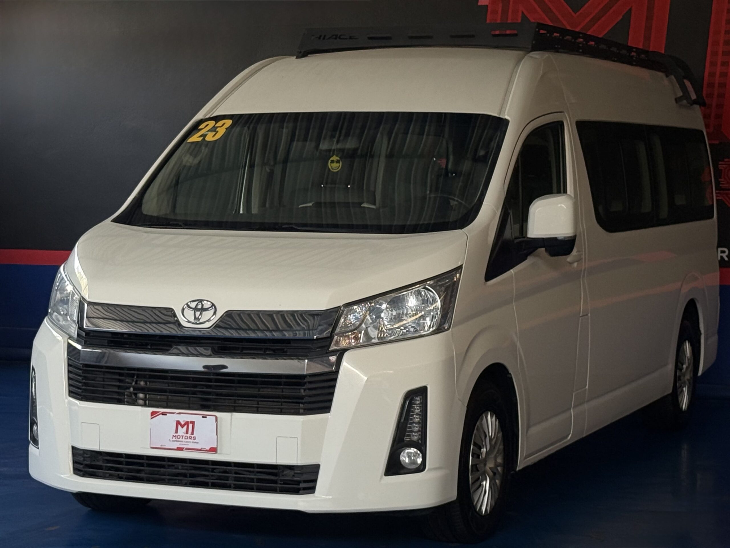TOYOTA HIACE 12 PASAJ 2023