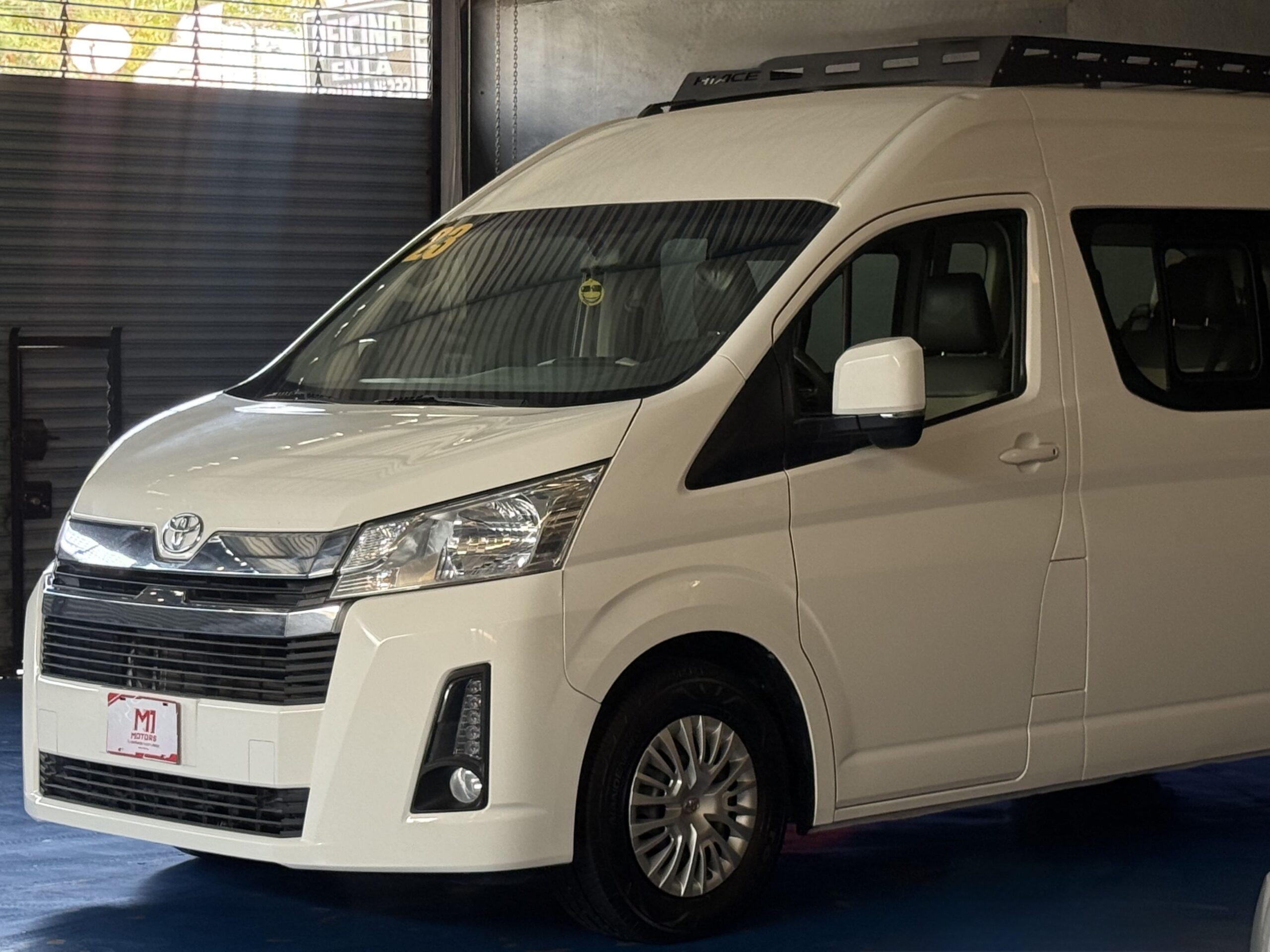 TOYOTA HIACE 12 PASAJ 2023