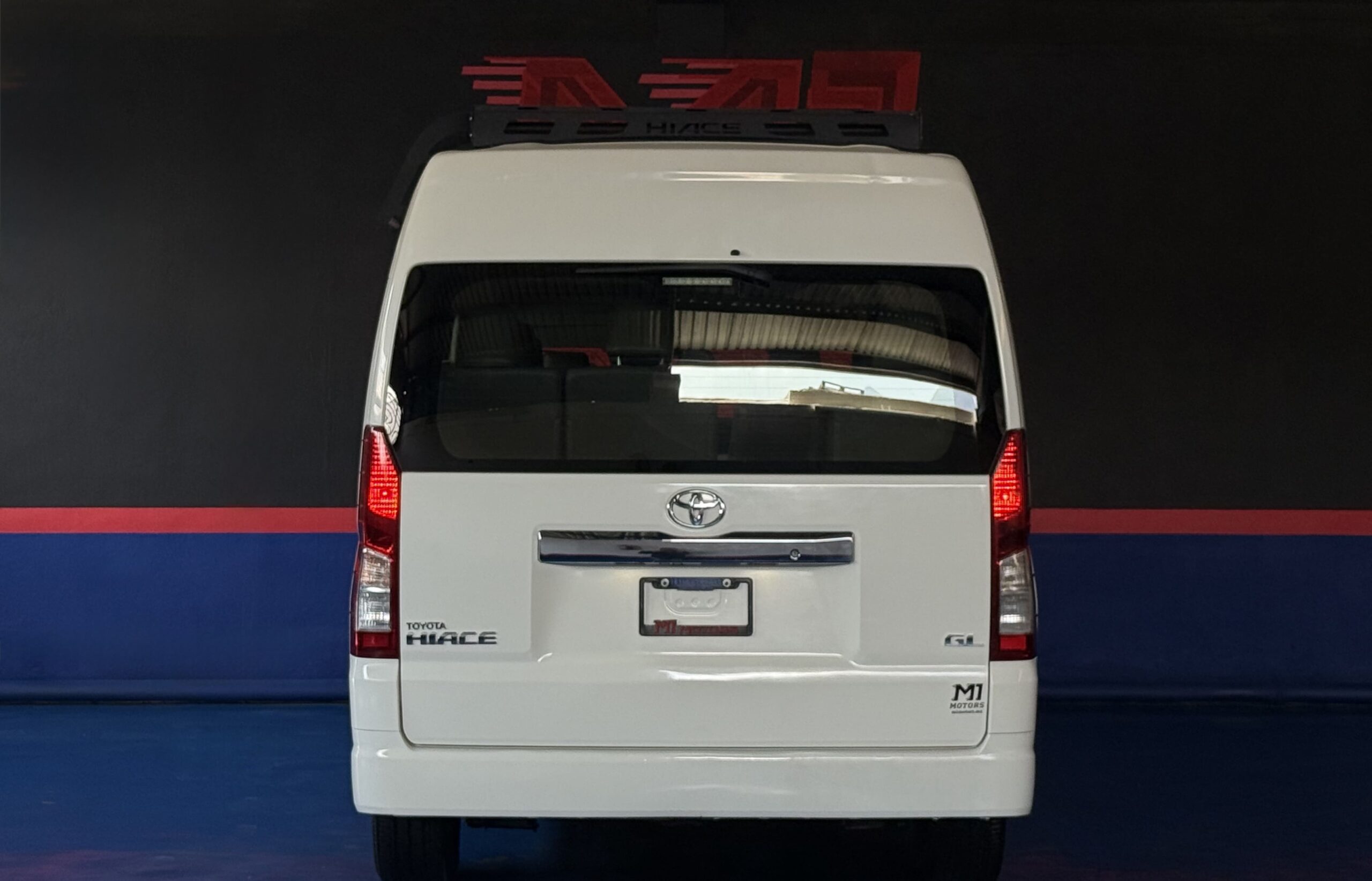 TOYOTA HIACE 12 PASAJ 2023