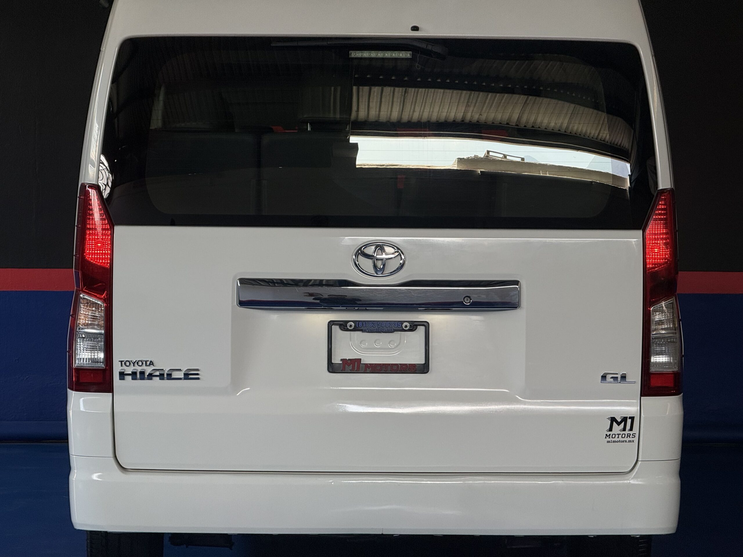TOYOTA HIACE 12 PASAJ 2023