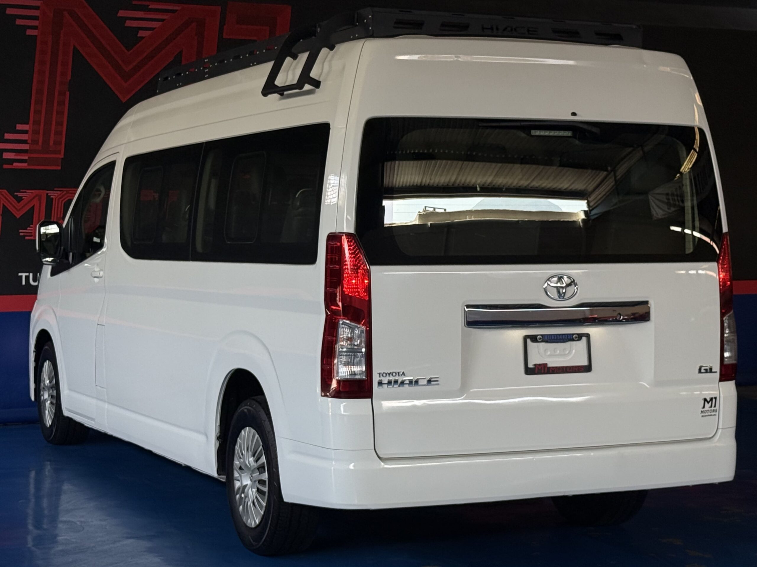 TOYOTA HIACE 12 PASAJ 2023