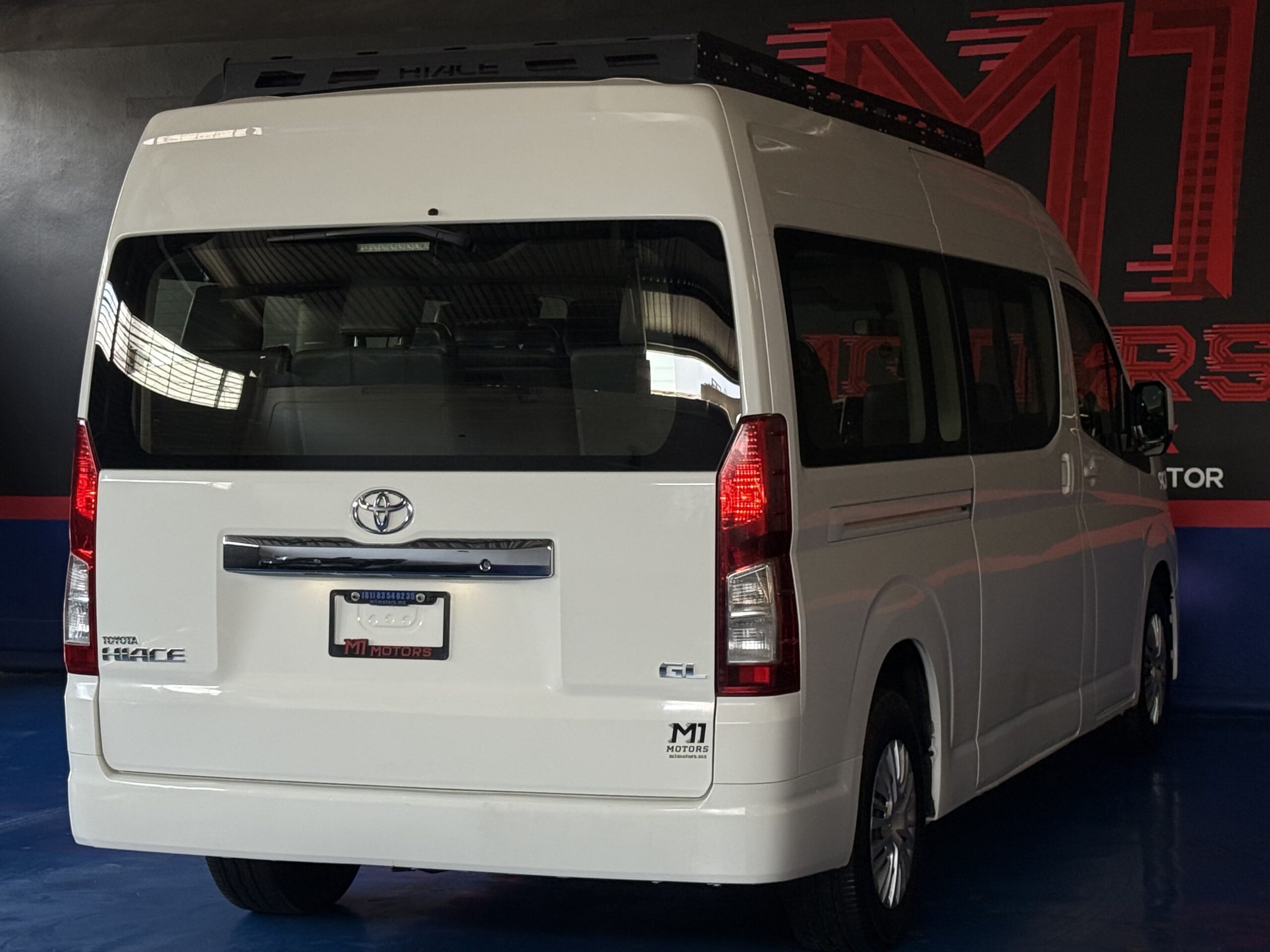 TOYOTA HIACE 12 PASAJ 2023